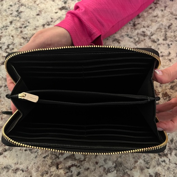 Brand New Coach Wallet - Picture 5 of 6